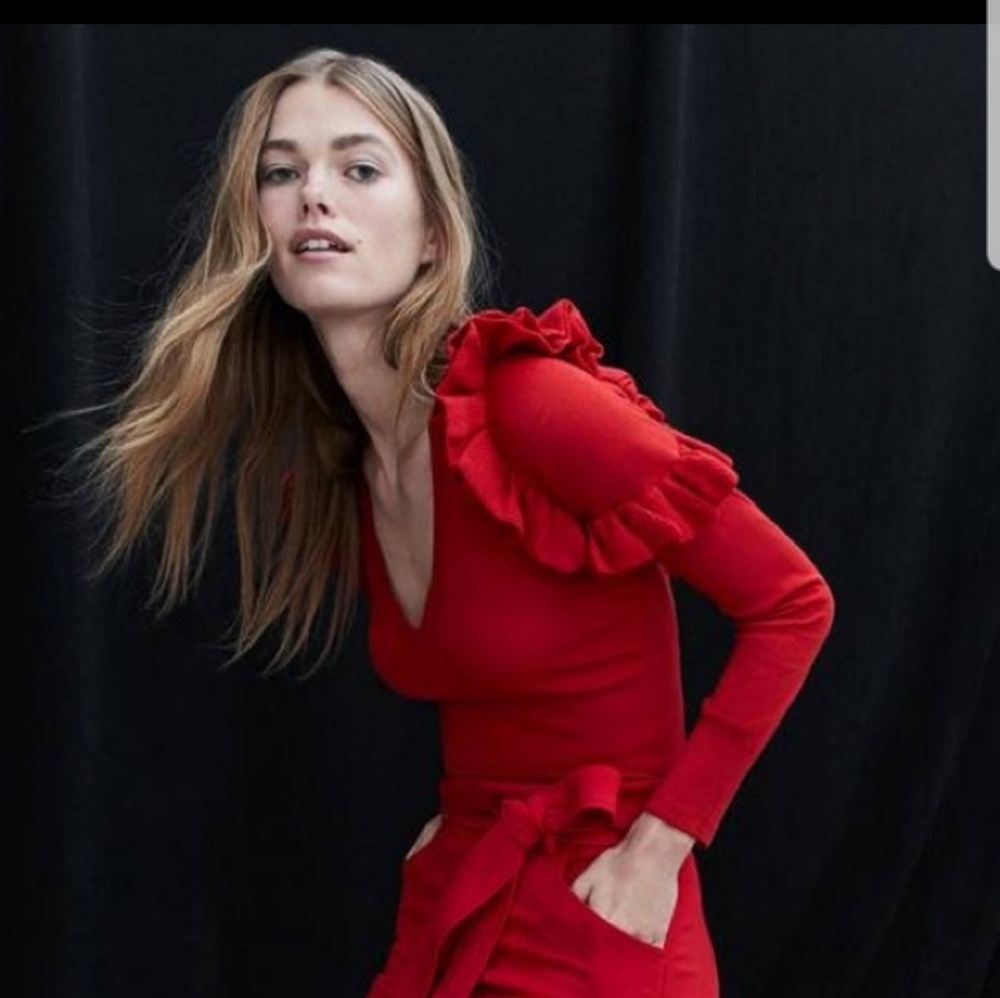 BR V-Neck Ruffled Shoulder Merino Sweater